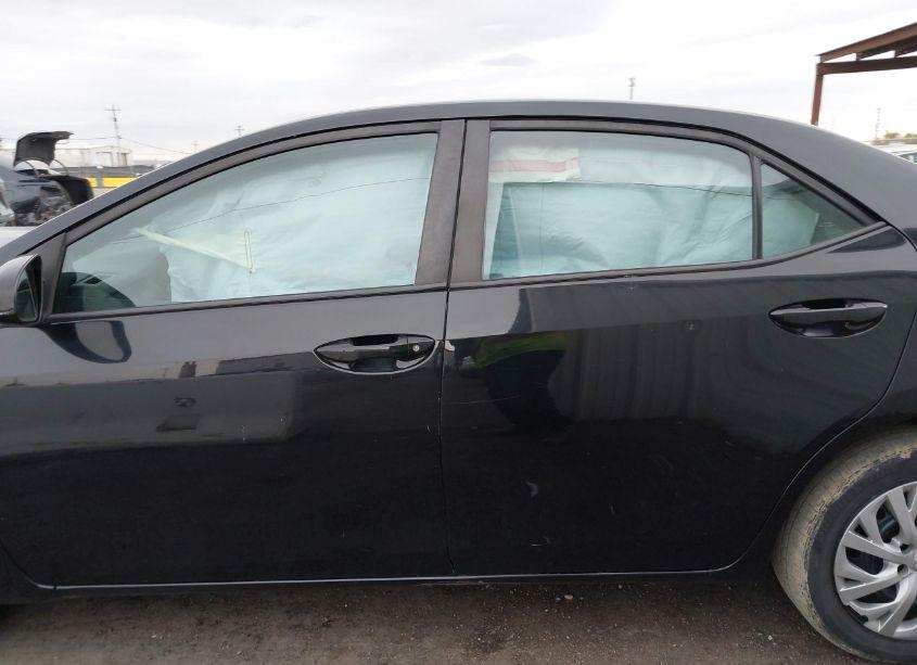 Photo 15 of 2018 Toyota Corolla LE (VIN 2T1BURHE1JC057591)