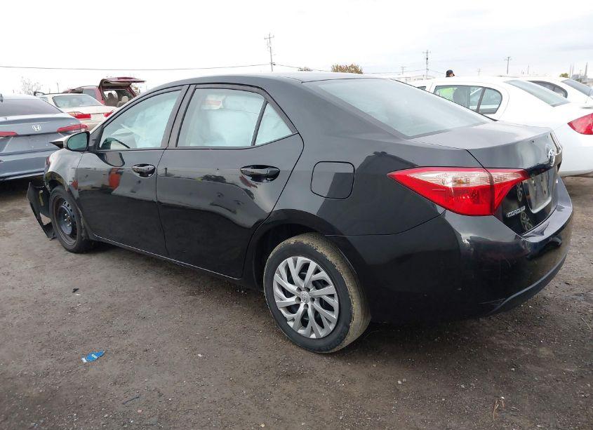 Photo 3 of 2018 Toyota Corolla LE (VIN 2T1BURHE1JC057591)
