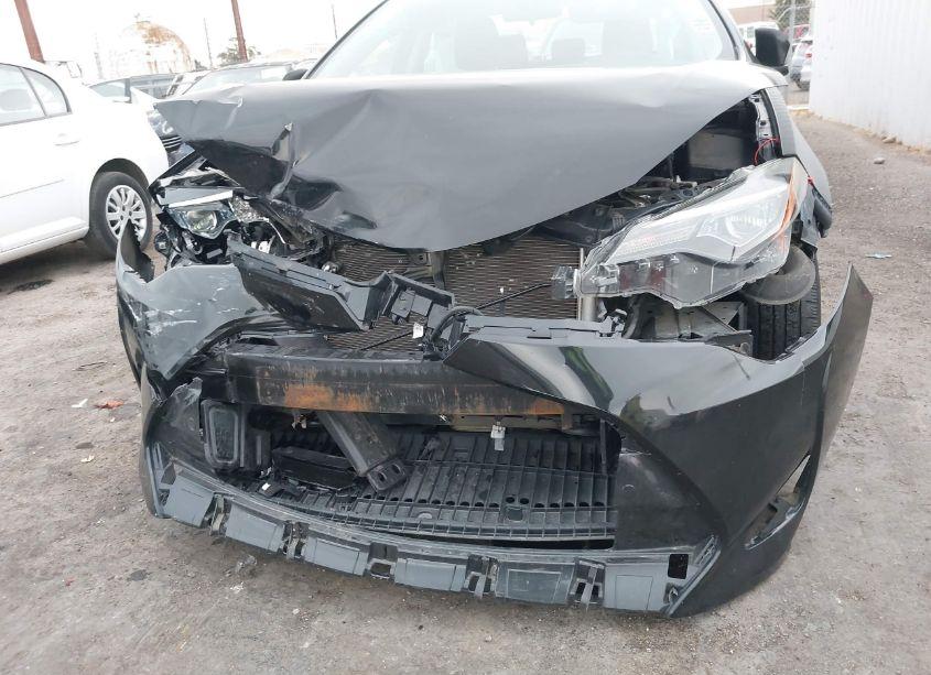 Photo 6 of 2018 Toyota Corolla LE (VIN 2T1BURHE1JC057591)