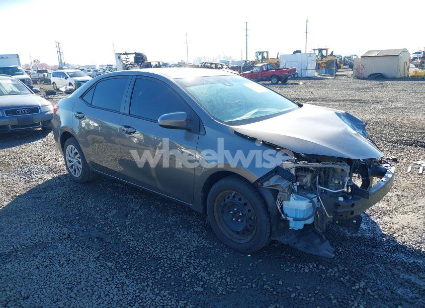 2018 Toyota Corolla LE (VIN 2T1BURHE1JC066355) main photo