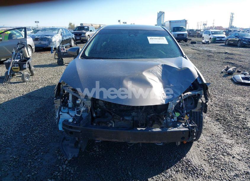 Photo 13 of 2018 Toyota Corolla LE (VIN 2T1BURHE1JC066355)