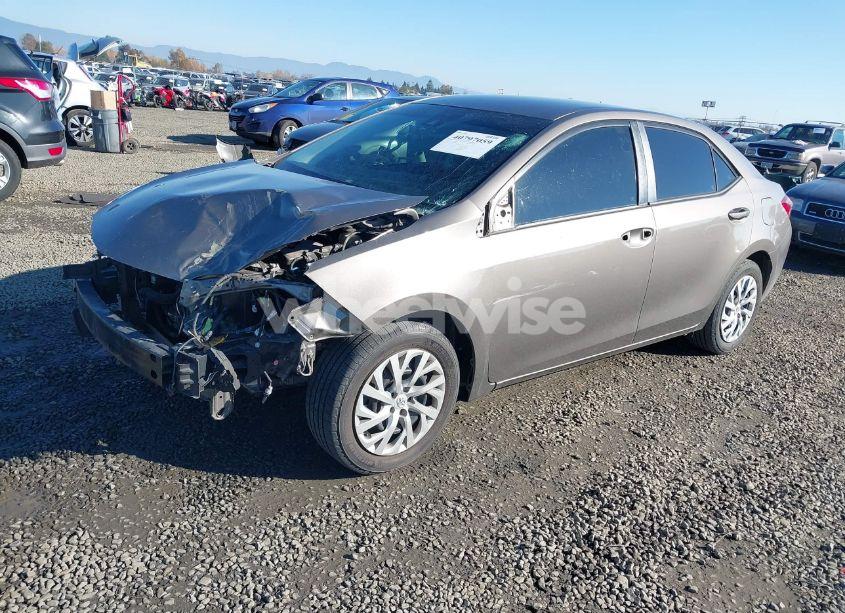 Photo 2 of 2018 Toyota Corolla LE (VIN 2T1BURHE1JC066355)