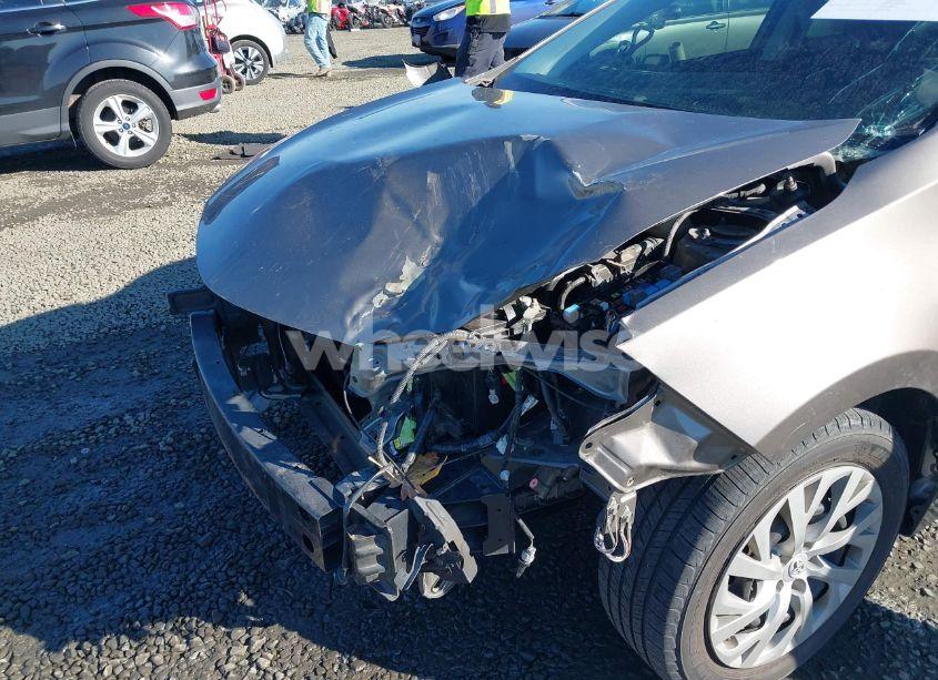 Photo 6 of 2018 Toyota Corolla LE (VIN 2T1BURHE1JC066355)