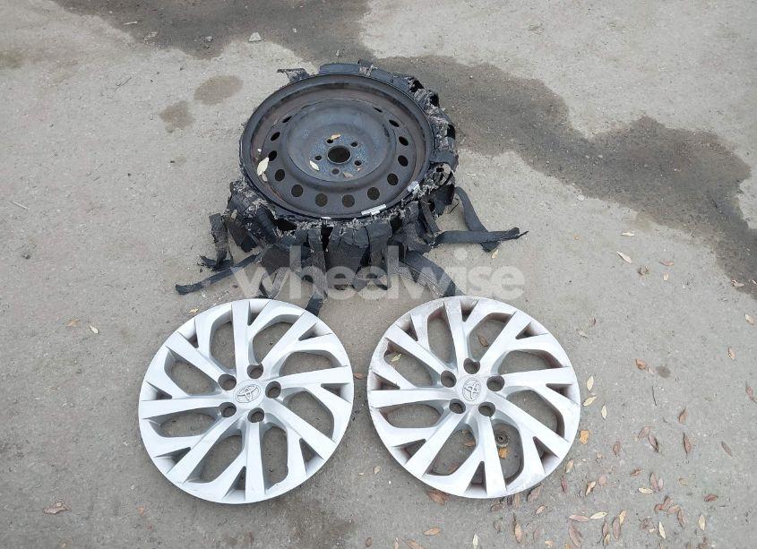 Photo 12 of 2018 Toyota Corolla LE (VIN 2T1BURHE1JC068106)