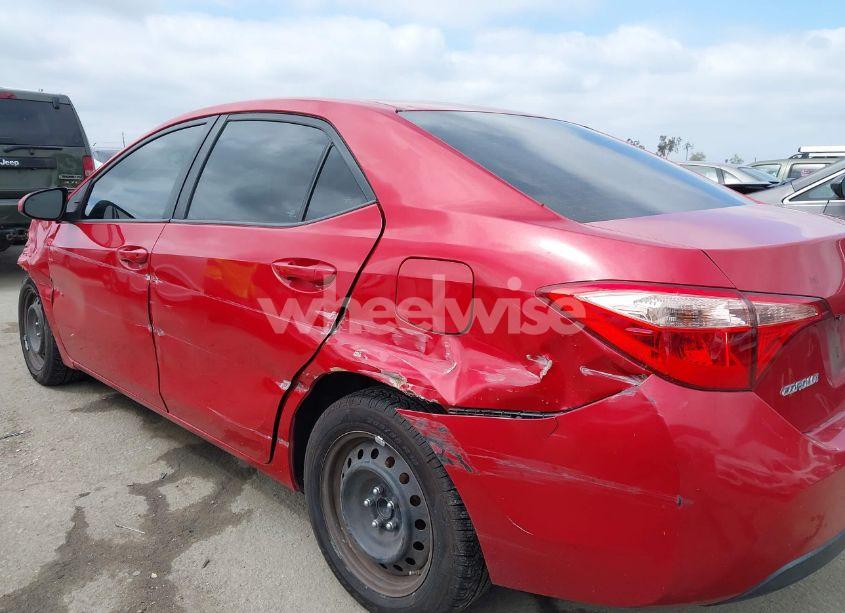 Photo 18 of 2018 Toyota Corolla LE (VIN 2T1BURHE1JC068106)
