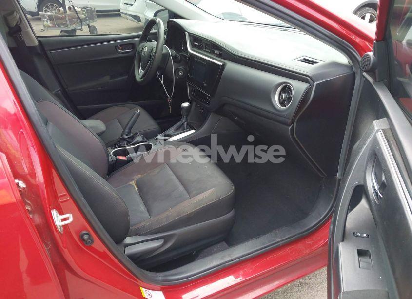 Photo 5 of 2018 Toyota Corolla LE (VIN 2T1BURHE1JC068106)