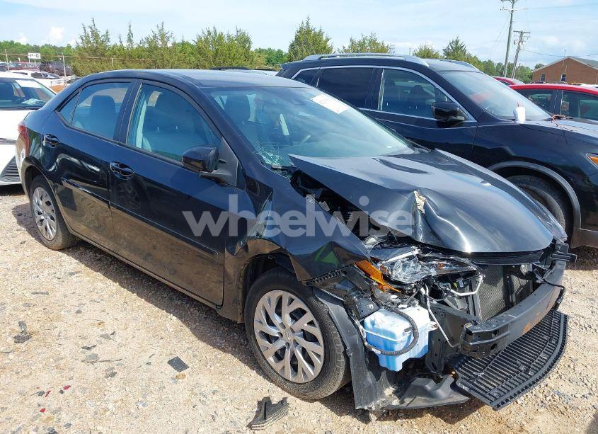 2018 Toyota Corolla LE (VIN 2T1BURHE1JC082619) main photo