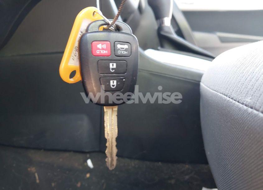 Photo 11 of 2018 Toyota Corolla LE (VIN 2T1BURHE1JC082619)