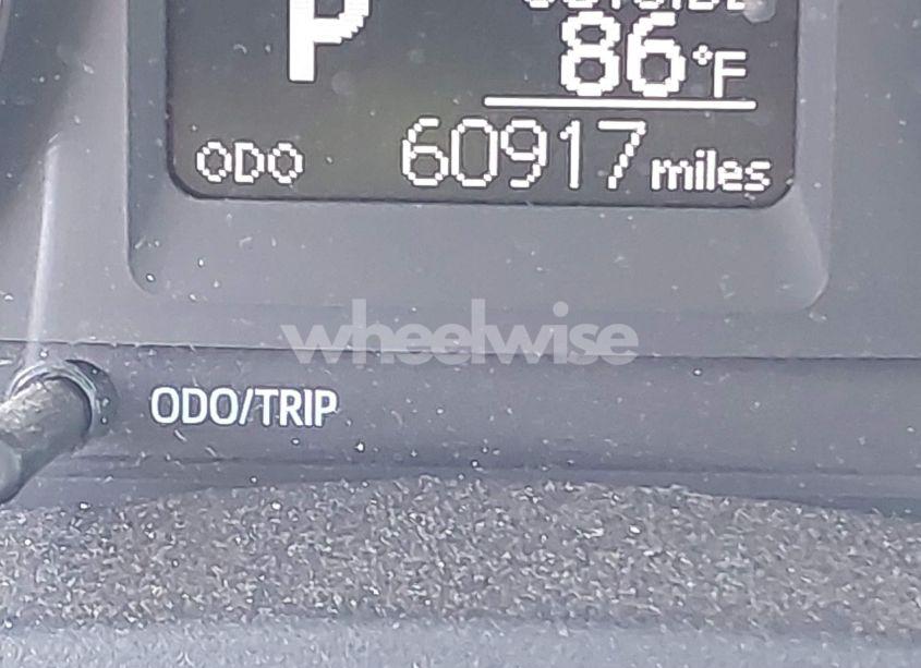 Photo 15 of 2018 Toyota Corolla LE (VIN 2T1BURHE1JC082619)