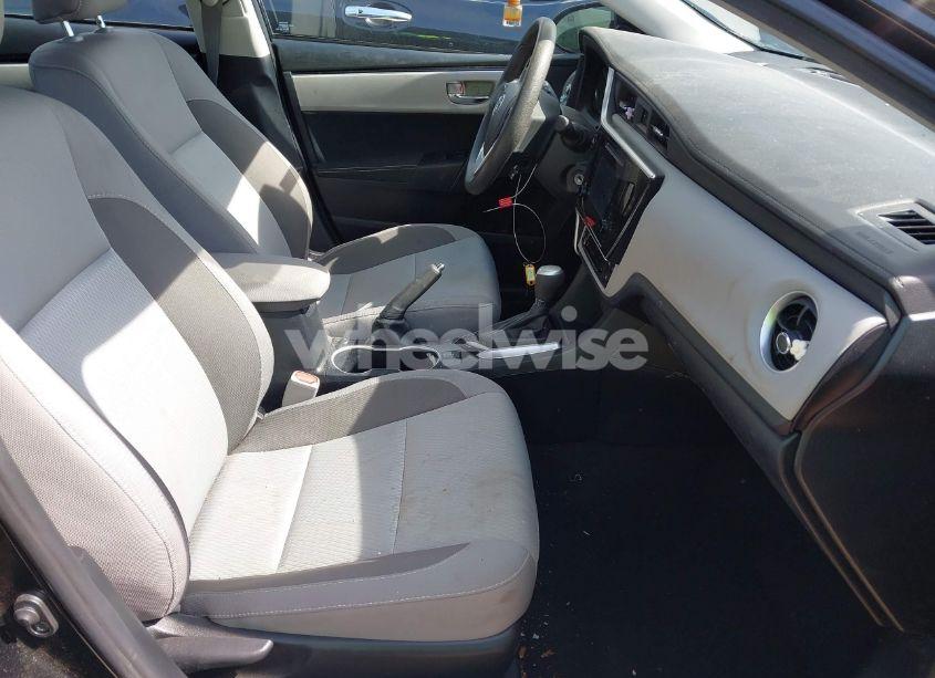 Photo 5 of 2018 Toyota Corolla LE (VIN 2T1BURHE1JC082619)