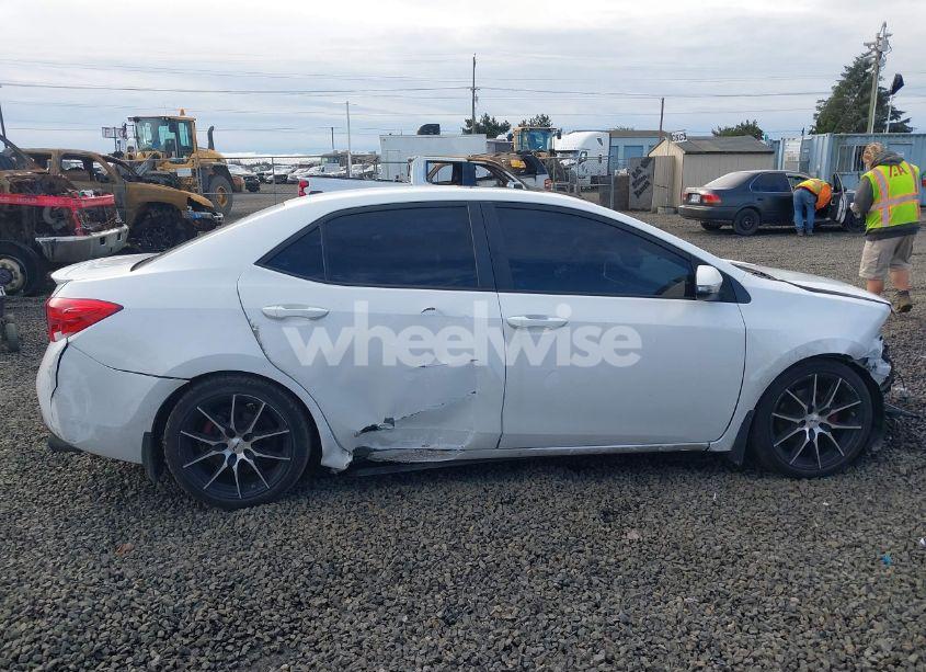 Photo 14 of 2018 Toyota Corolla XSE (VIN 2T1BURHE1JC112301)