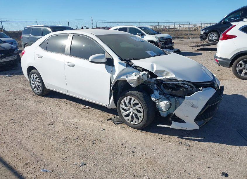 2018 Toyota Corolla LE (VIN 2T1BURHE1JC114890) main photo