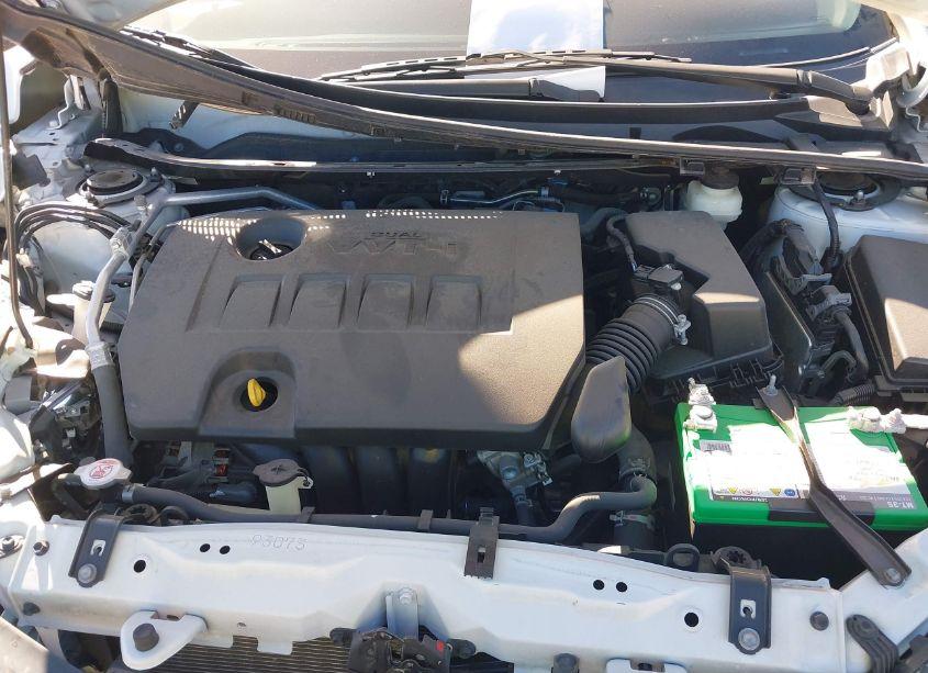 Photo 10 of 2018 Toyota Corolla LE (VIN 2T1BURHE1JC114890)