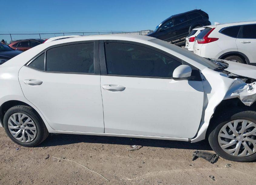 Photo 13 of 2018 Toyota Corolla LE (VIN 2T1BURHE1JC114890)