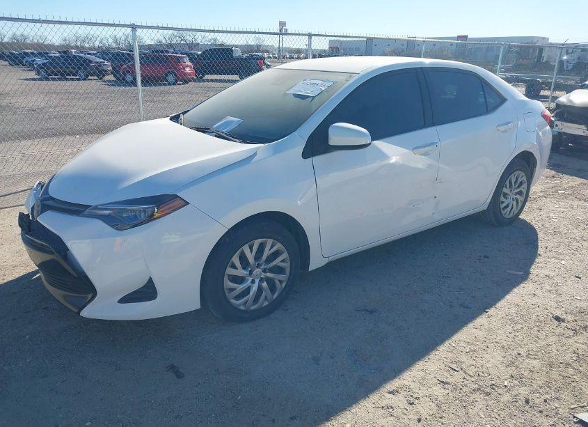 Photo 2 of 2018 Toyota Corolla LE (VIN 2T1BURHE1JC114890)