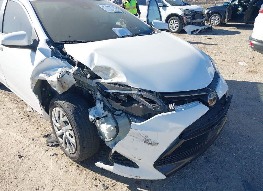 Photo 6 of 2018 Toyota Corolla LE (VIN 2T1BURHE1JC114890)