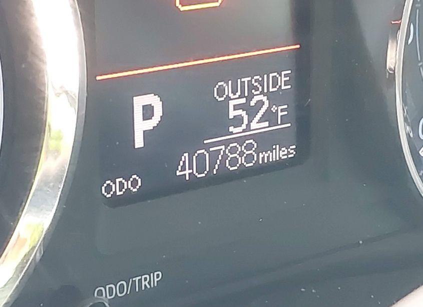 Photo 7 of 2018 Toyota Corolla LE (VIN 2T1BURHE1JC114890)