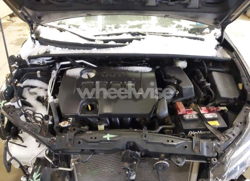 Photo 10 of 2018 Toyota Corolla LE (VIN 2T1BURHE1JC118485)