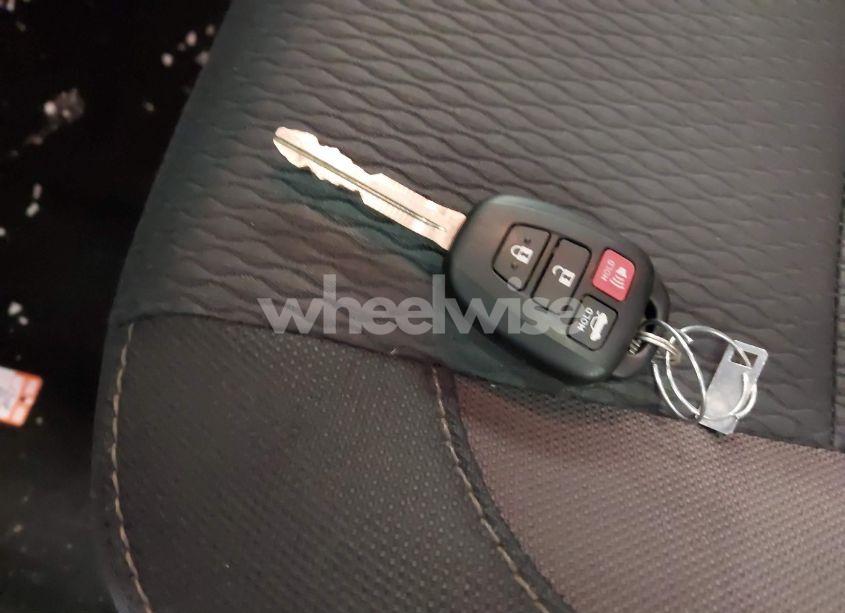 Photo 11 of 2018 Toyota Corolla LE (VIN 2T1BURHE1JC118485)