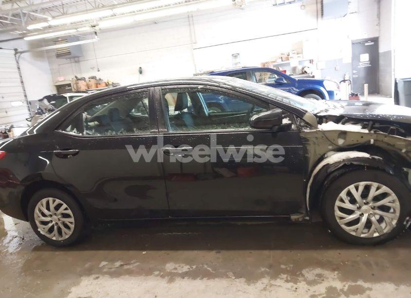 Photo 13 of 2018 Toyota Corolla LE (VIN 2T1BURHE1JC118485)