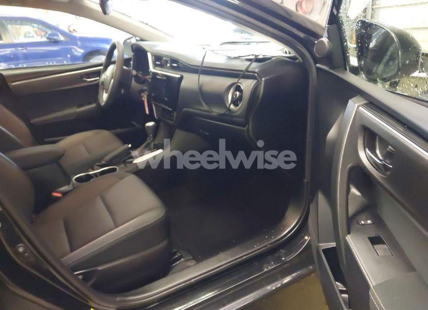 Photo 5 of 2018 Toyota Corolla LE (VIN 2T1BURHE1JC118485)