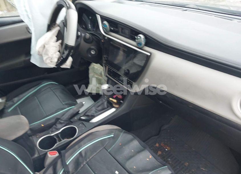 Photo 5 of 2018 Toyota Corolla LE (VIN 2T1BURHE1JC966995)