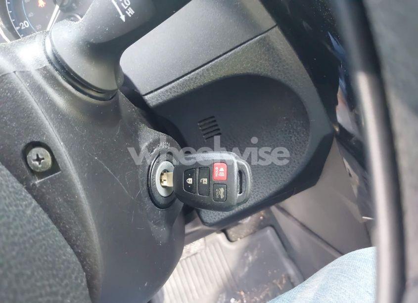 Photo 11 of 2019 Toyota Corolla LE (VIN 2T1BURHE1KC130945)