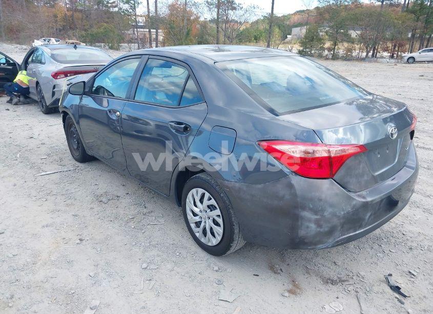 Photo 3 of 2019 Toyota Corolla LE (VIN 2T1BURHE1KC151102)