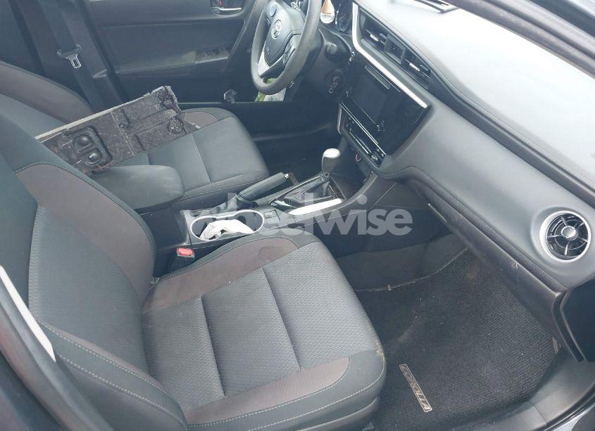 Photo 5 of 2019 Toyota Corolla LE (VIN 2T1BURHE1KC151102)