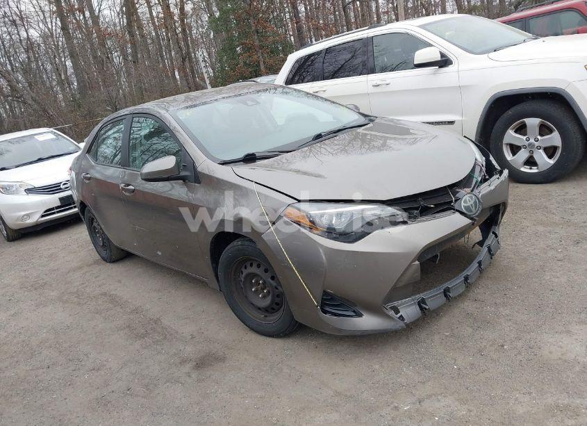 2019 Toyota Corolla LE (VIN 2T1BURHE1KC153948) main photo