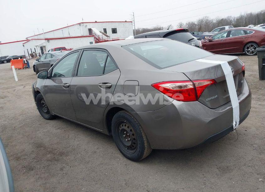 Photo 3 of 2019 Toyota Corolla LE (VIN 2T1BURHE1KC153948)