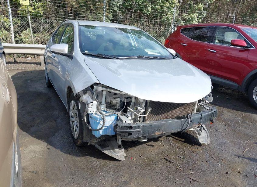 2019 Toyota Corolla LE (VIN 2T1BURHE1KC156154) main photo