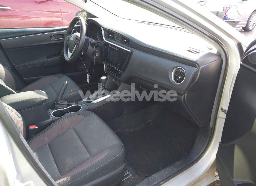 Photo 5 of 2019 Toyota Corolla LE (VIN 2T1BURHE1KC156154)