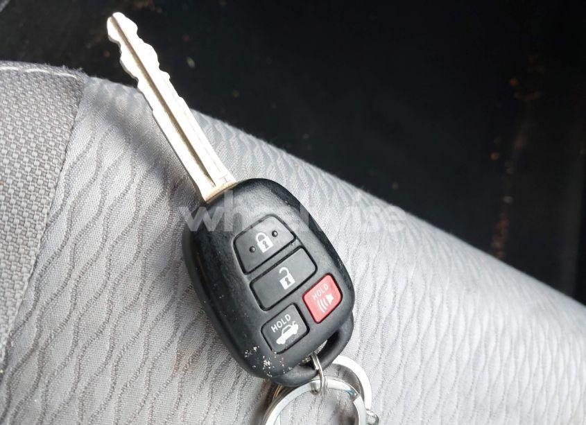 Photo 11 of 2019 Toyota Corolla LE (VIN 2T1BURHE1KC162181)