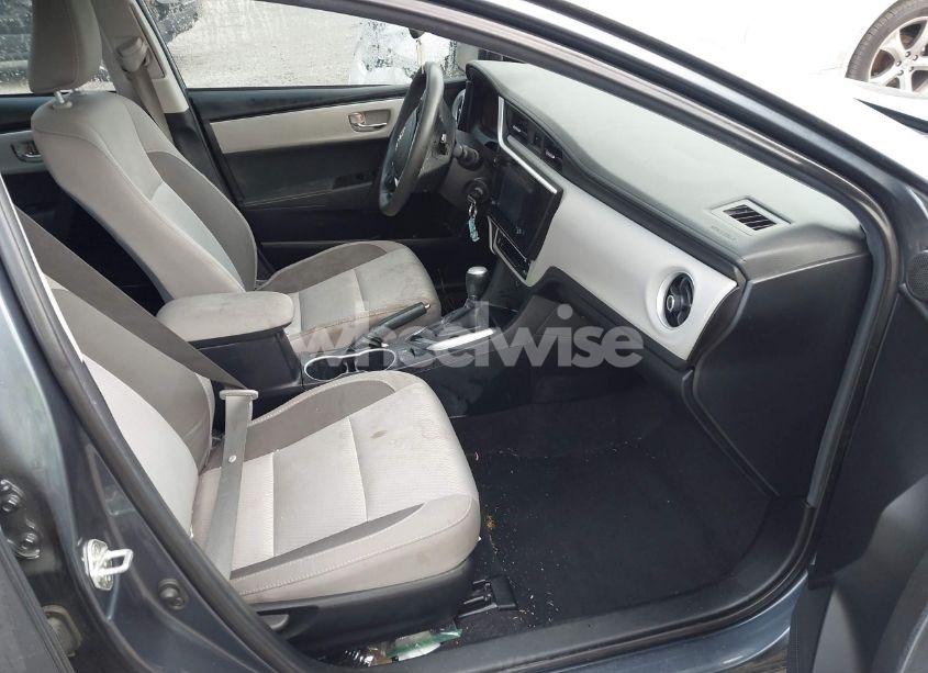 Photo 5 of 2019 Toyota Corolla LE (VIN 2T1BURHE1KC162181)