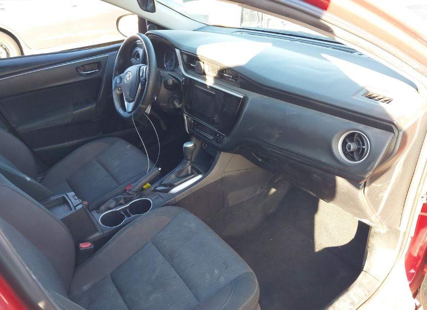 Photo 5 of 2019 Toyota Corolla LE (VIN 2T1BURHE1KC164741)