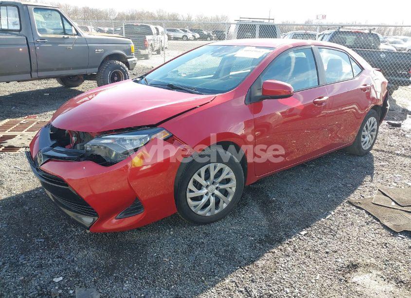 Photo 2 of 2019 Toyota Corolla LE (VIN 2T1BURHE1KC194709)