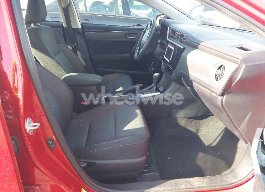 Photo 5 of 2019 Toyota Corolla LE (VIN 2T1BURHE1KC194709)