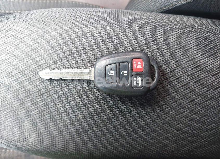 Photo 11 of 2019 Toyota Corolla LE (VIN 2T1BURHE1KC198355)