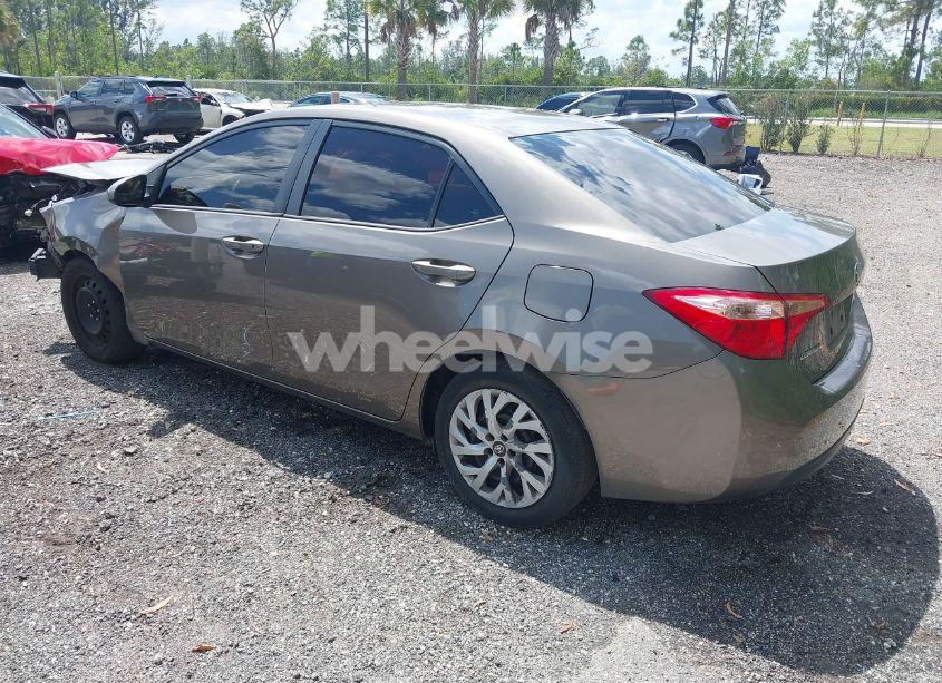 Photo 3 of 2019 Toyota Corolla LE (VIN 2T1BURHE1KC198355)