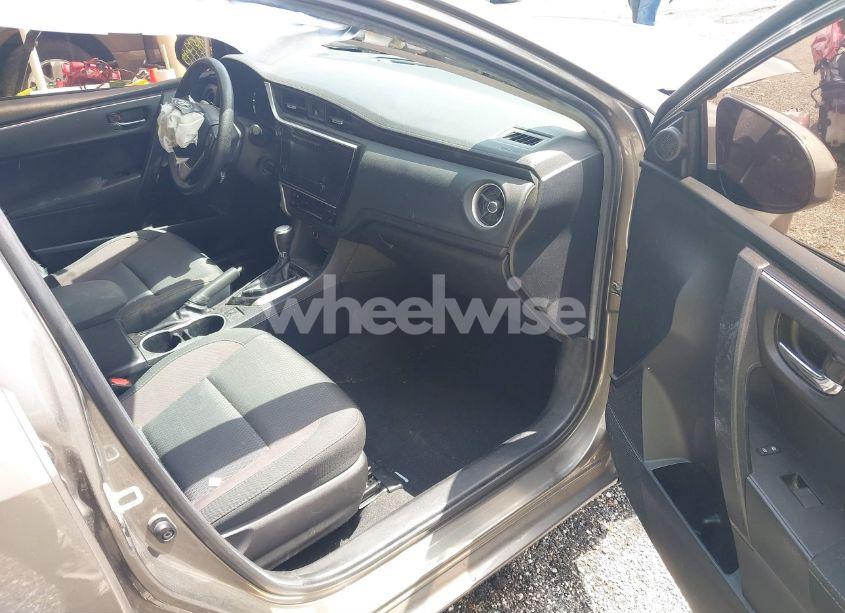 Photo 5 of 2019 Toyota Corolla LE (VIN 2T1BURHE1KC198355)