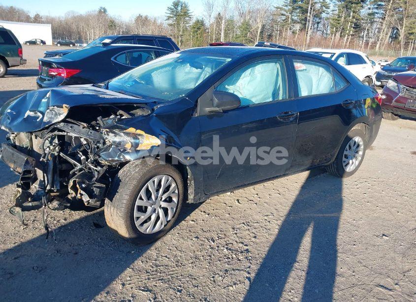 Photo 2 of 2019 Toyota Corolla LE (VIN 2T1BURHE1KC198940)