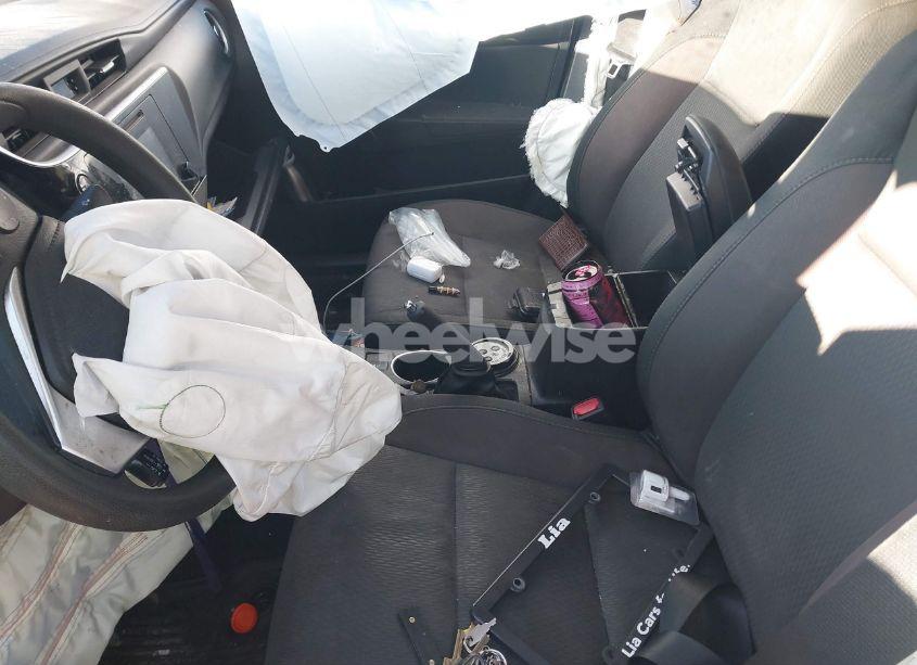 Photo 5 of 2019 Toyota Corolla LE (VIN 2T1BURHE1KC198940)