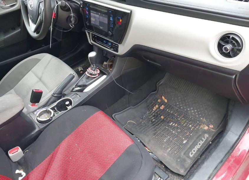 Photo 5 of 2019 Toyota Corolla LE (VIN 2T1BURHE1KC203795)