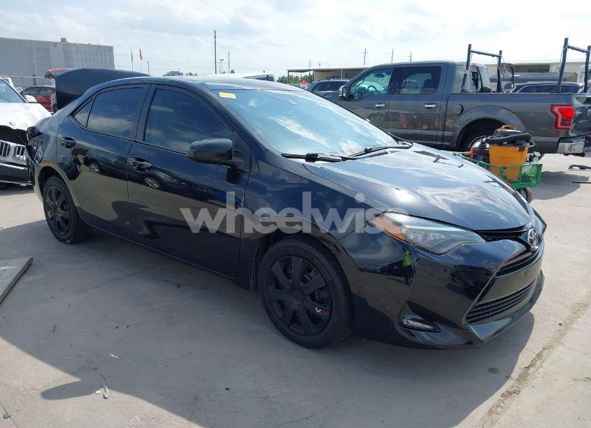 2019 Toyota Corolla LE (VIN 2T1BURHE1KC212688) main photo
