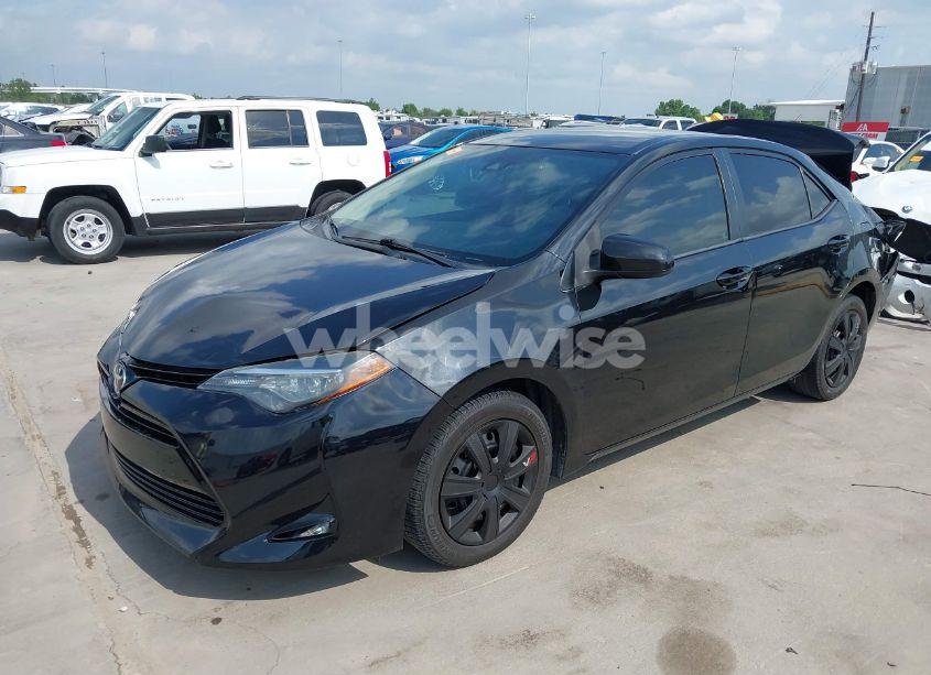 Photo 2 of 2019 Toyota Corolla LE (VIN 2T1BURHE1KC212688)