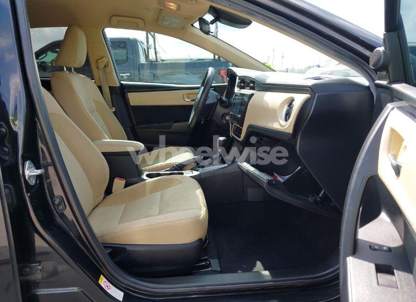 Photo 5 of 2019 Toyota Corolla LE (VIN 2T1BURHE1KC212688)