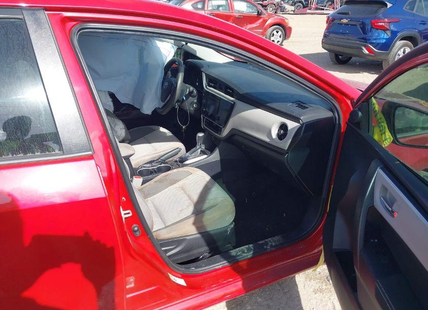 Photo 5 of 2019 Toyota Corolla LE (VIN 2T1BURHE1KC212917)