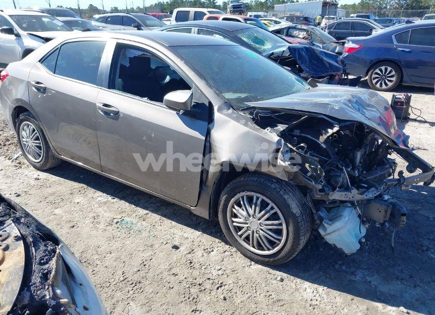 2019 Toyota Corolla LE (VIN 2T1BURHE1KC225697) main photo