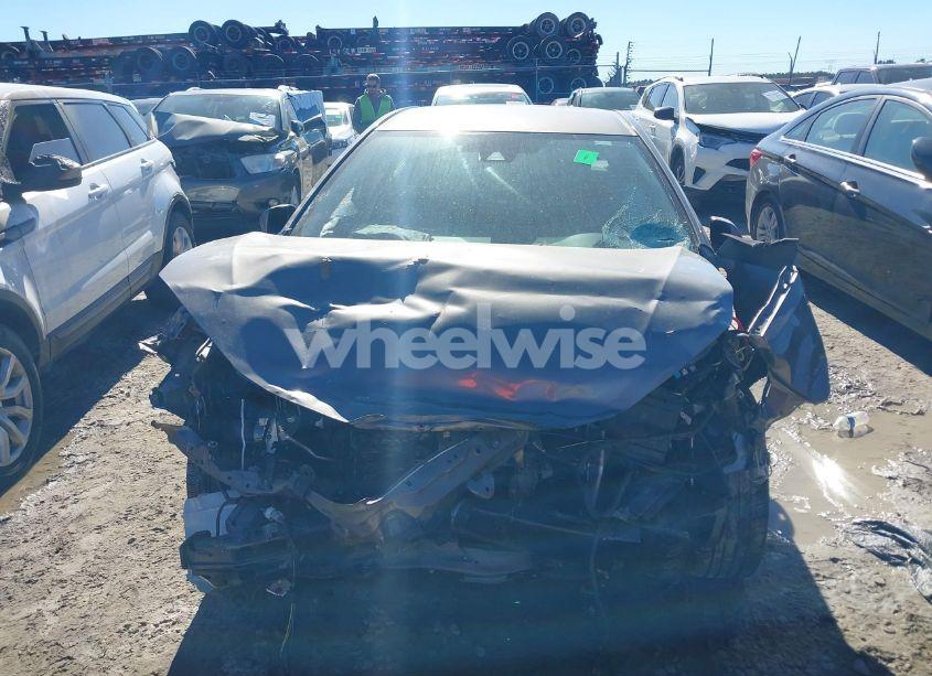 Photo 12 of 2019 Toyota Corolla LE (VIN 2T1BURHE1KC225697)